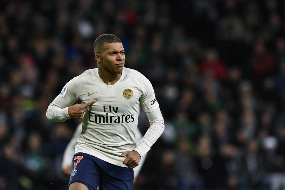 土超伊萨奇巴希女排6人身高超过195cm，罕见巨人阵容震撼全场，球队最近传出与李盈莹接触，未来动向备受关注